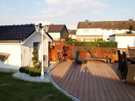 Neugestaltung einer Holzterrasse mit Gartenteich